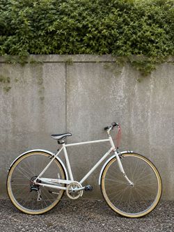 Public V7 White Commuter Bike – City Hybrid Fitness Bicycle 7speed
