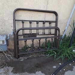 2 Twin Bed Frames