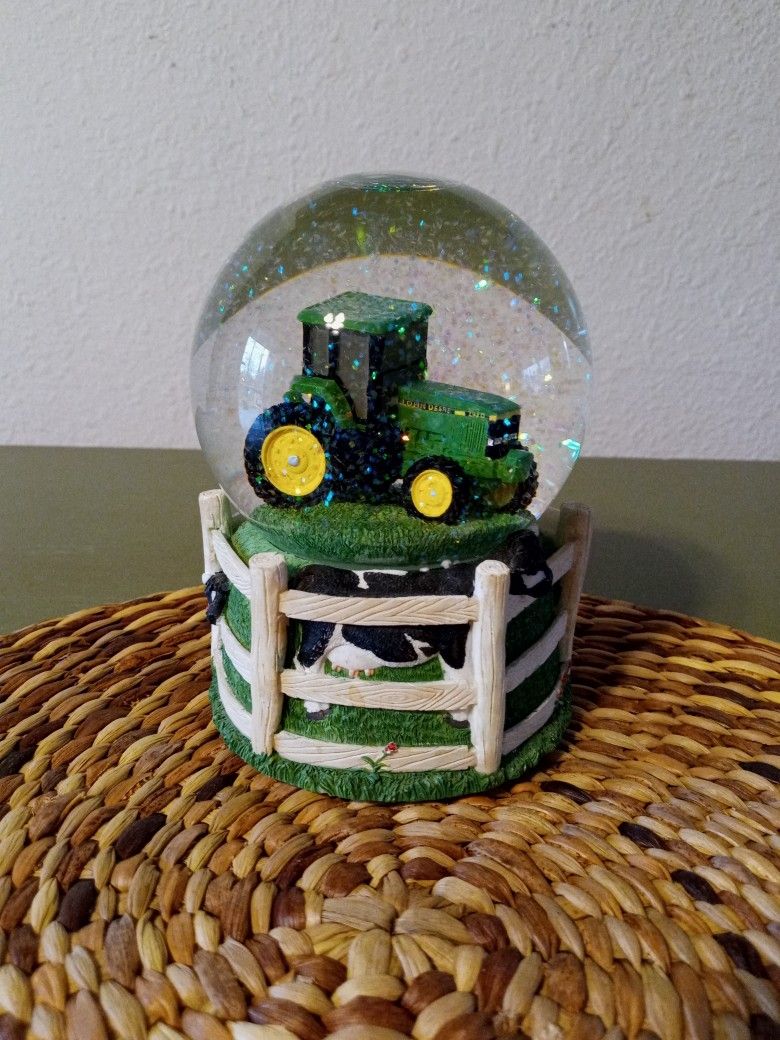 John Deere 2440 Tractor Snow Globe Musical