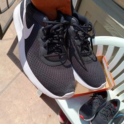 Nike Mens Tanjun Size 11.5