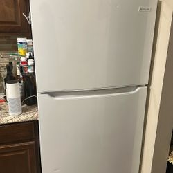 Fridge freezer and refrigerator unit