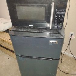 Summit Dual Microwave/ Refrigerator Combo 