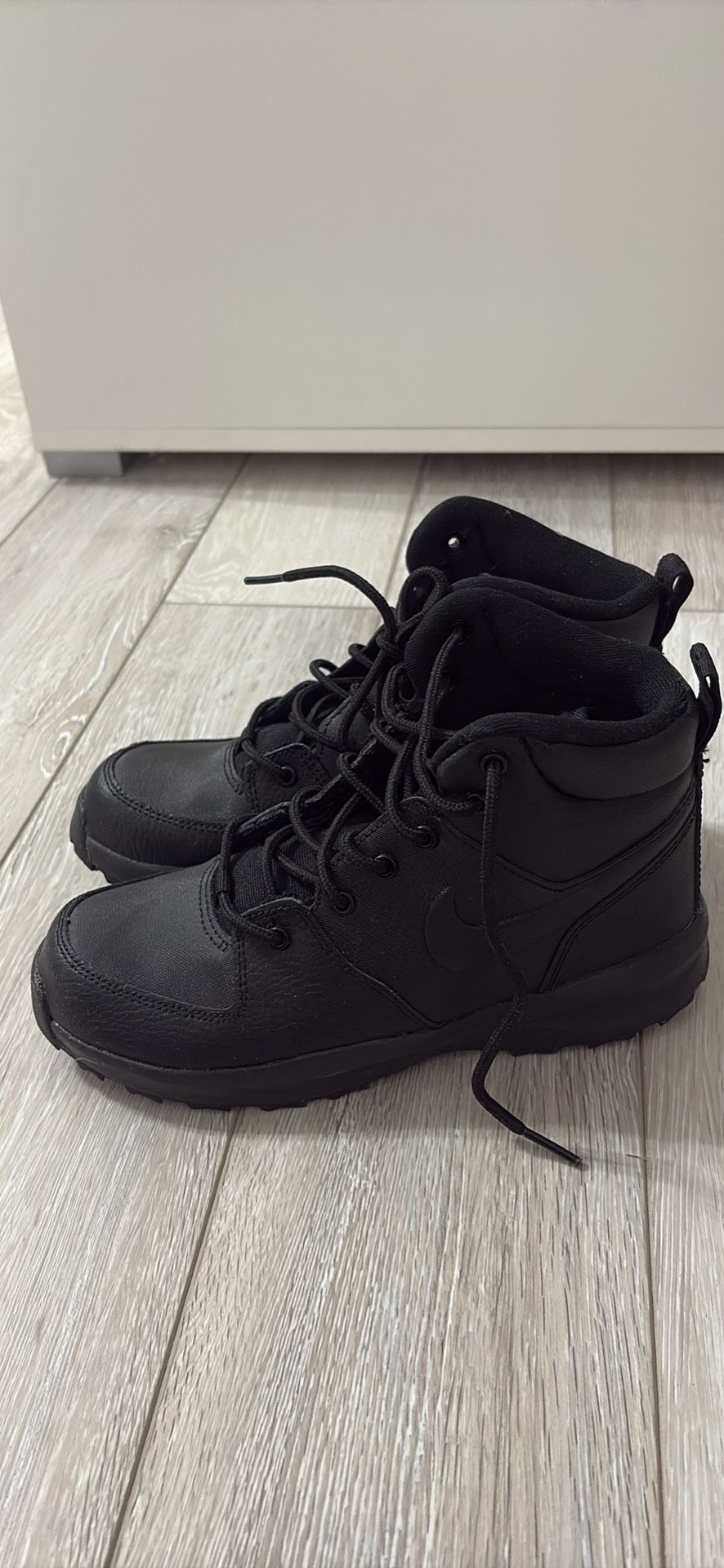 Nike Snow Boots Size 3 Big Kid