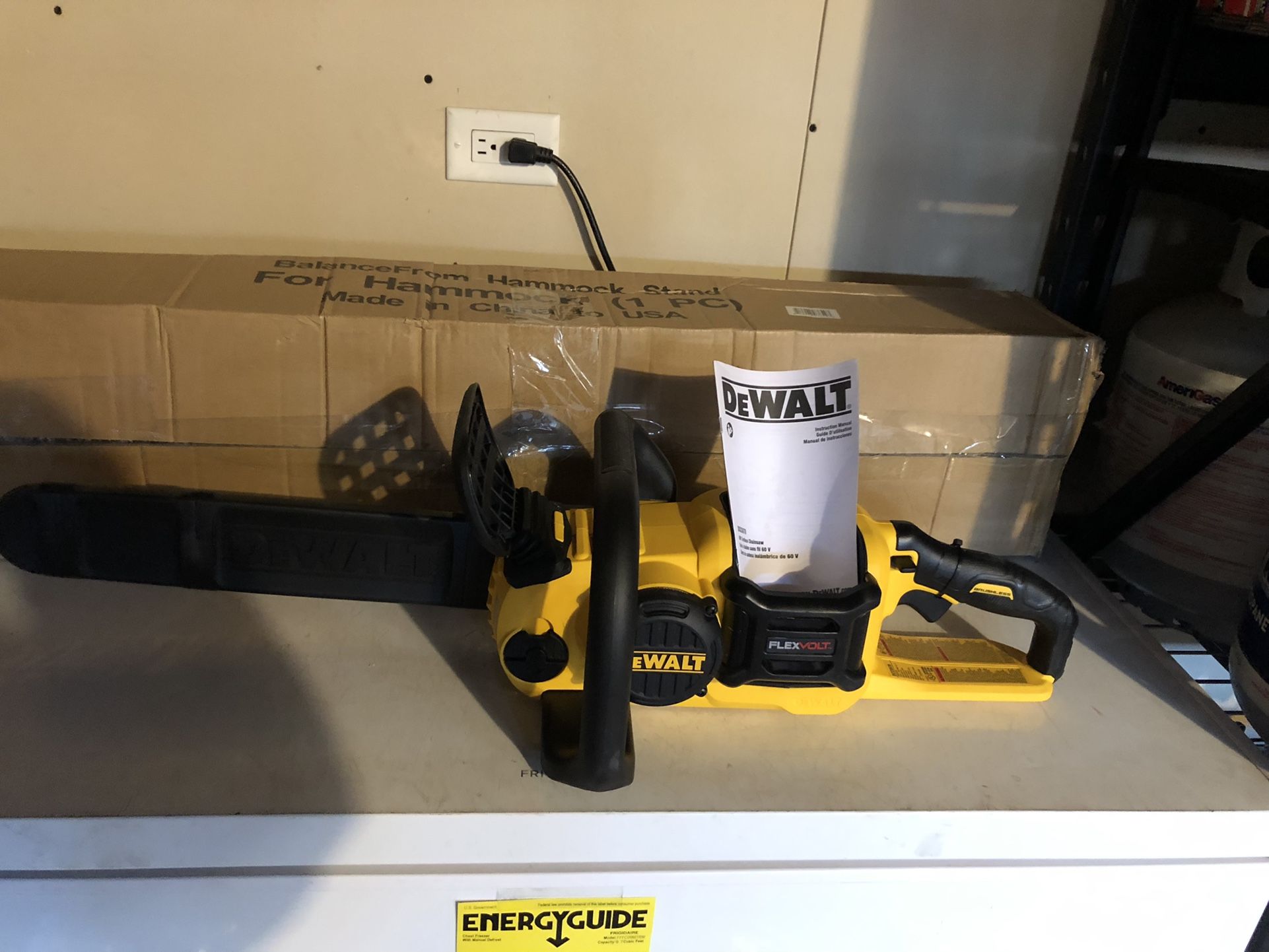 Brand New 16 in. 60V MAX Lithium-Ion Cordless FLEXVOLT Brushless Chainsaw (Tool Only)