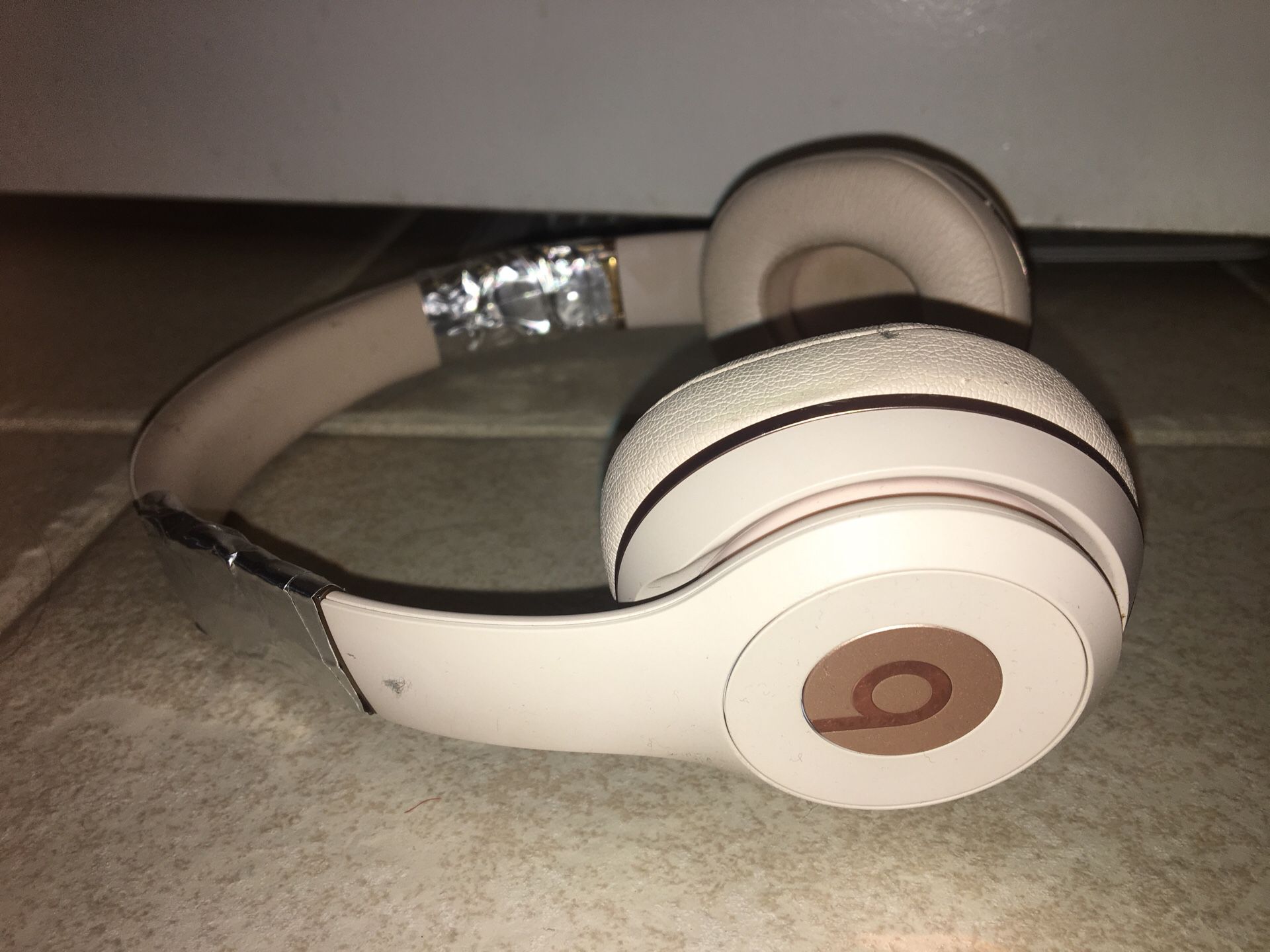 Rose Gold Beats Solo3 Wireless On-Ear Headphones