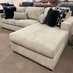New Brand Ashley ⭐️ Ravenstone 2 Piece Sectional Couch ⭐️