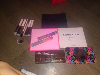 Eyeshadow Pallets & Brushes
