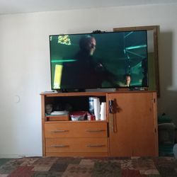 Made By Samsung 65 In Smart TV 4K With Smart Remote 2 Years Old