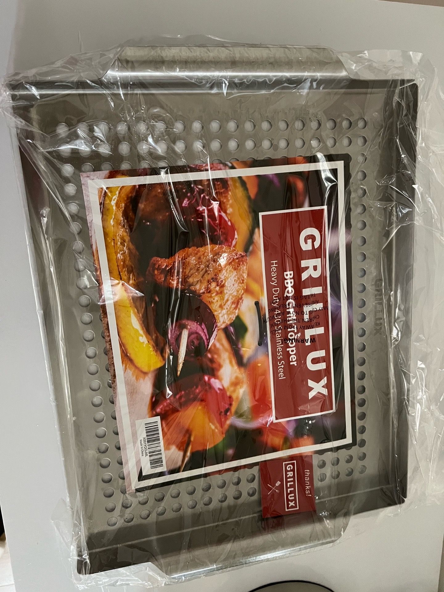 Grill or barbecue tray, identified as a high-strength vegetable basket from the Grillux brand.