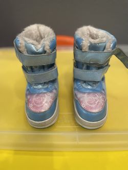 Girl’s “Frozen” Snow Boots, Size 9/10