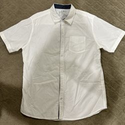 P D & C the tailored garment men white button down shirt size L White button down shirt featuring classic collar, short sleeves, button front closure,