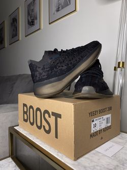 YEEZY 380 ONYX size 10
