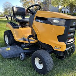 Cub Cadet XT1 LT 46” Tractor Mower Only 212 Hours 