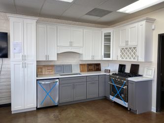 Showroom Display Kitchen Cabinet set with countertop and sink for sale