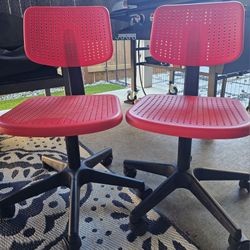 (2) KID DESK CHAIRS