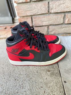 Nike Air Jordan 1 Mid Banned Black Red White 554724-074 Mens 8:5