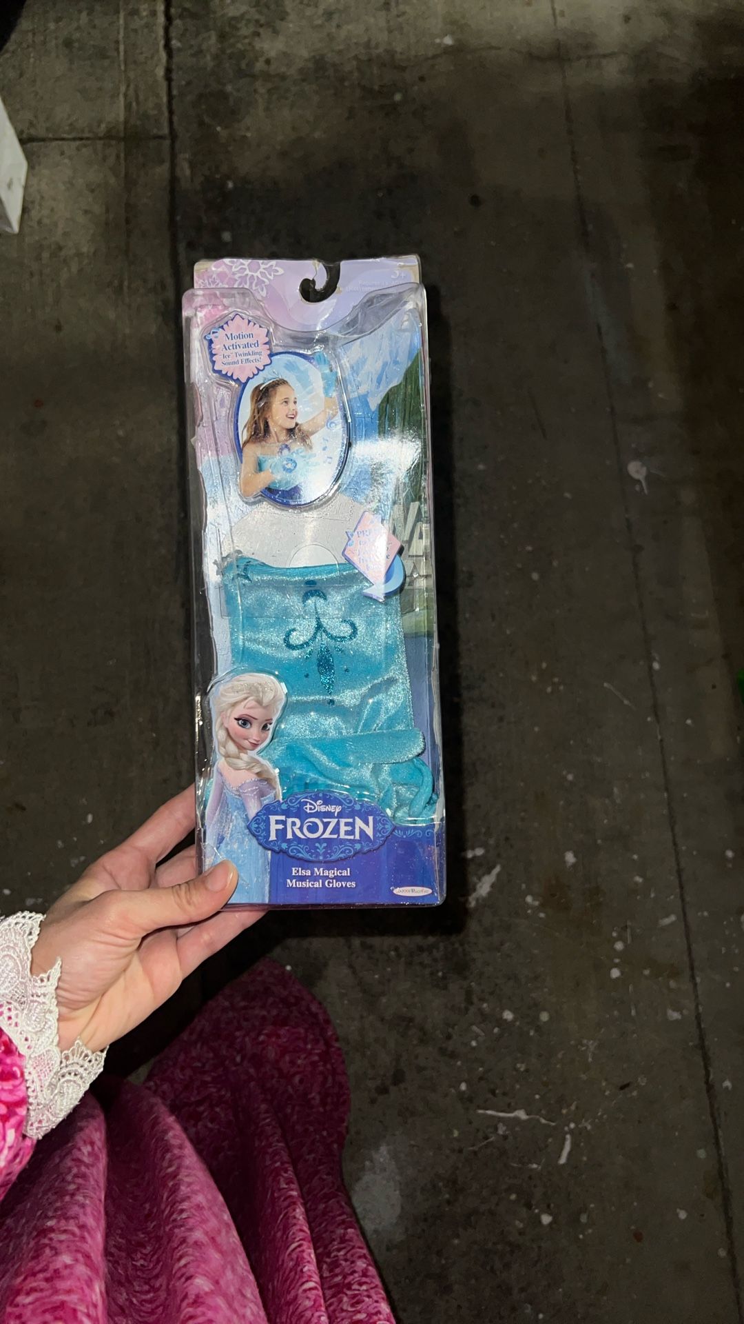 Disney Frozen Elsa Magical Musical Gloves.
