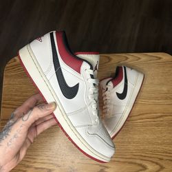 Nike Air Jordan Retro 1 Low White University Red Black