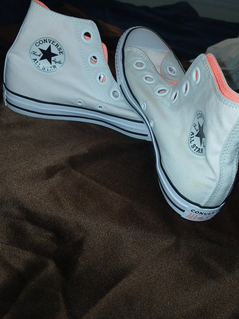 Women Chuck Taylor! Converse!