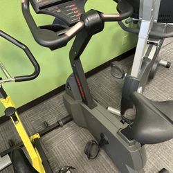 Life Fitness C9 Upright Bike