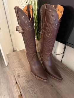 New cow gril boots size 8.5