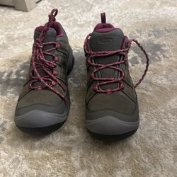 Keen Circadia Waterproof hiking Shoes Women’s 