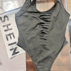 SHEIN ICON Cut Out Front Cami Bodysuit & Super Crop Top