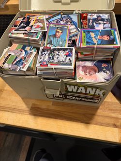 Lot of 1000+ Baseball Cards