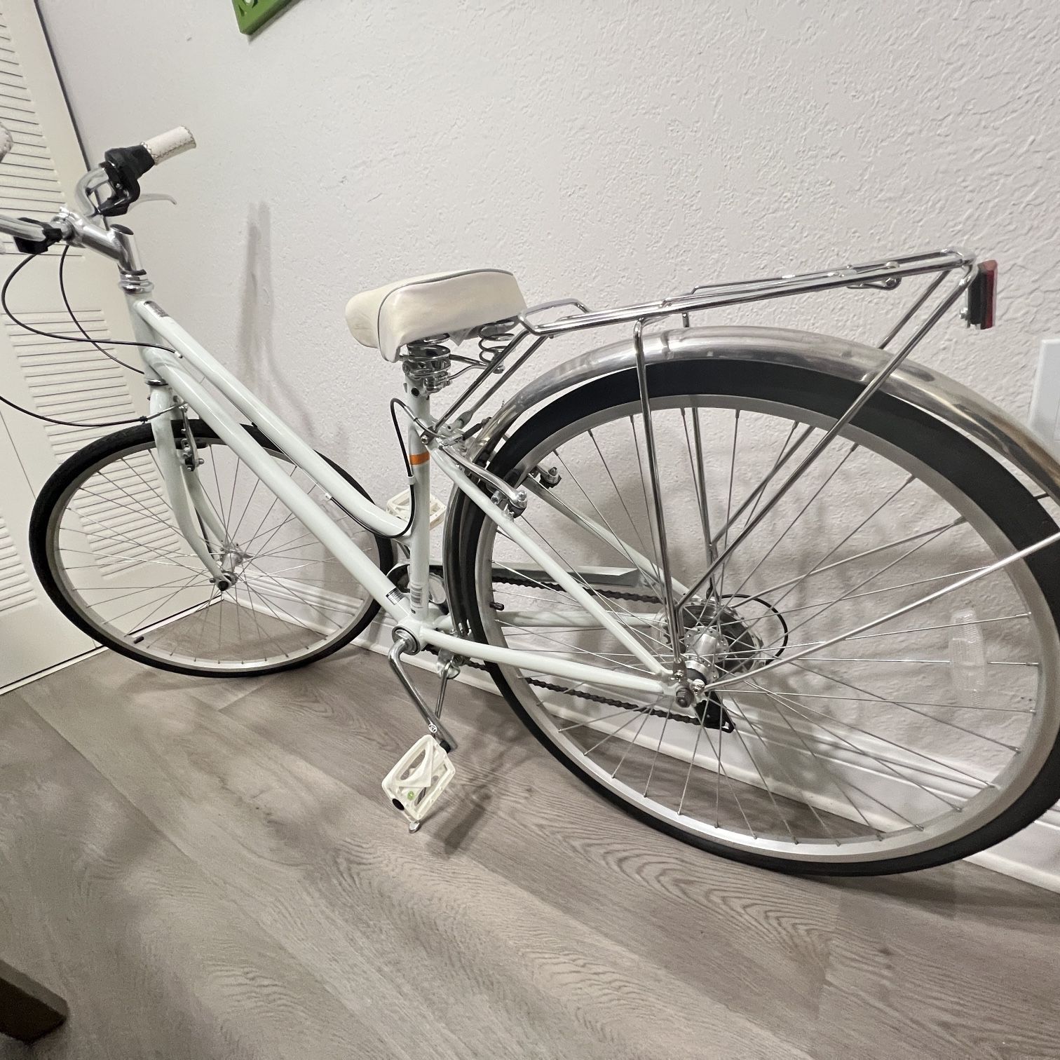 Schwinn Wayfarer 700c Women s Hybrid Bike for Sale in Miami FL