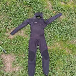 Youth wetsuit -4/3 Needs Essentials Brand