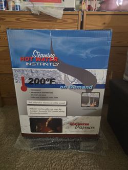 Hot water dispenser