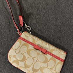 Adorable Coach Wristlet Purse 