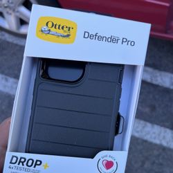 Otter Box Defender Pro  New in box never used 