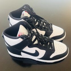 Size 6 1/2  Women’s Dunks 