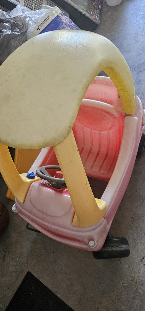 Cozy Coupe And Basketball Hoop