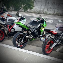 aprillia Rsv4 1100cc. Show Room !!! Designer