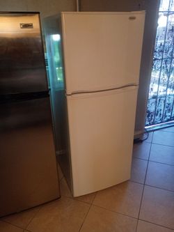 Tengo un refrigerator pequeno