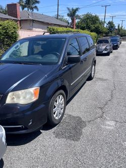 2014 Chrysler Town and Country *NOT WORKING