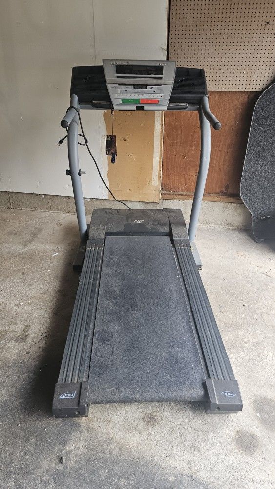 FREE!!  Nordic Track treadmill C1800i