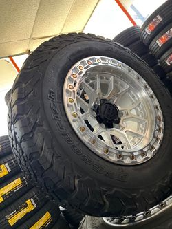 Vendo set de rines nuevos 17x9 de ancho de 6-139.7 lugs con llantas 265/70/R17 Bfgoodrich ✅🔥💯