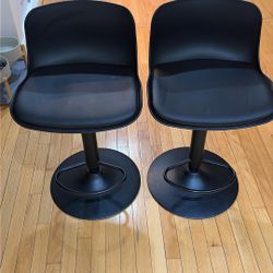 Black barstools 