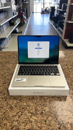 Computer laptops Apple A3240