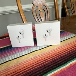 2 Air Pods 4