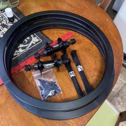 Brand New Black Alex Supra E Pro Triple Wall Rim Set With Brand New Man O War Hubs 