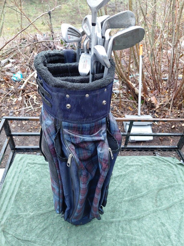 Golf Bag With Random Clubs