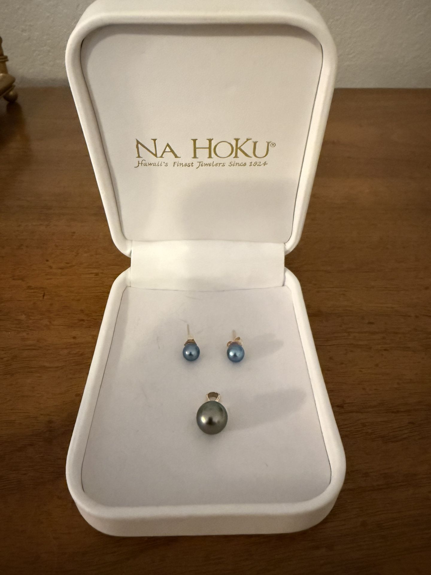 Natural Black Hawaiian Pearl Pendant And Earrings