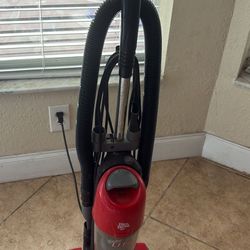 Vacuum- strong. Has 2 extension . BRUSH STOPPED SPINNING, Location 👇