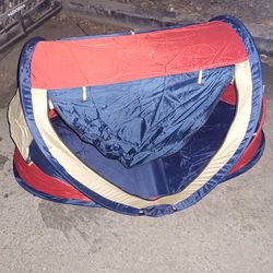 Kid co Peapod Plus popup travel bed