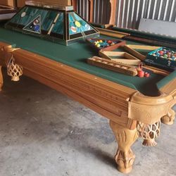 Pool table. Leisure Bay 8' Pool Table, Excellent Condition
