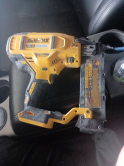 DeWalt brushless 18 ga brad nailer